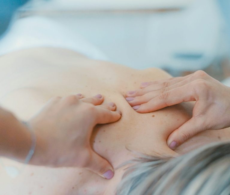 Rebalancing Massage – achtsame Körperarbeit an Schultern

